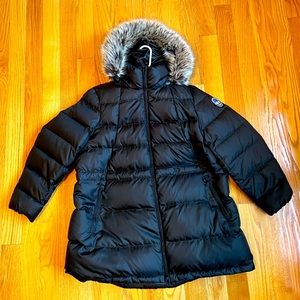 Woman’s 2xl down coat with inside zip up vest attached. Fur detachable hood.